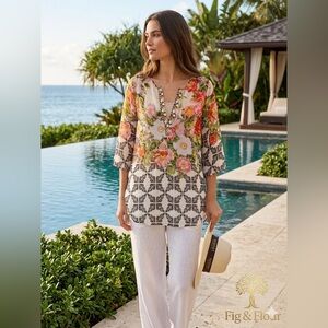 Floral V-Neck Tunic Top - White/Pink Floral